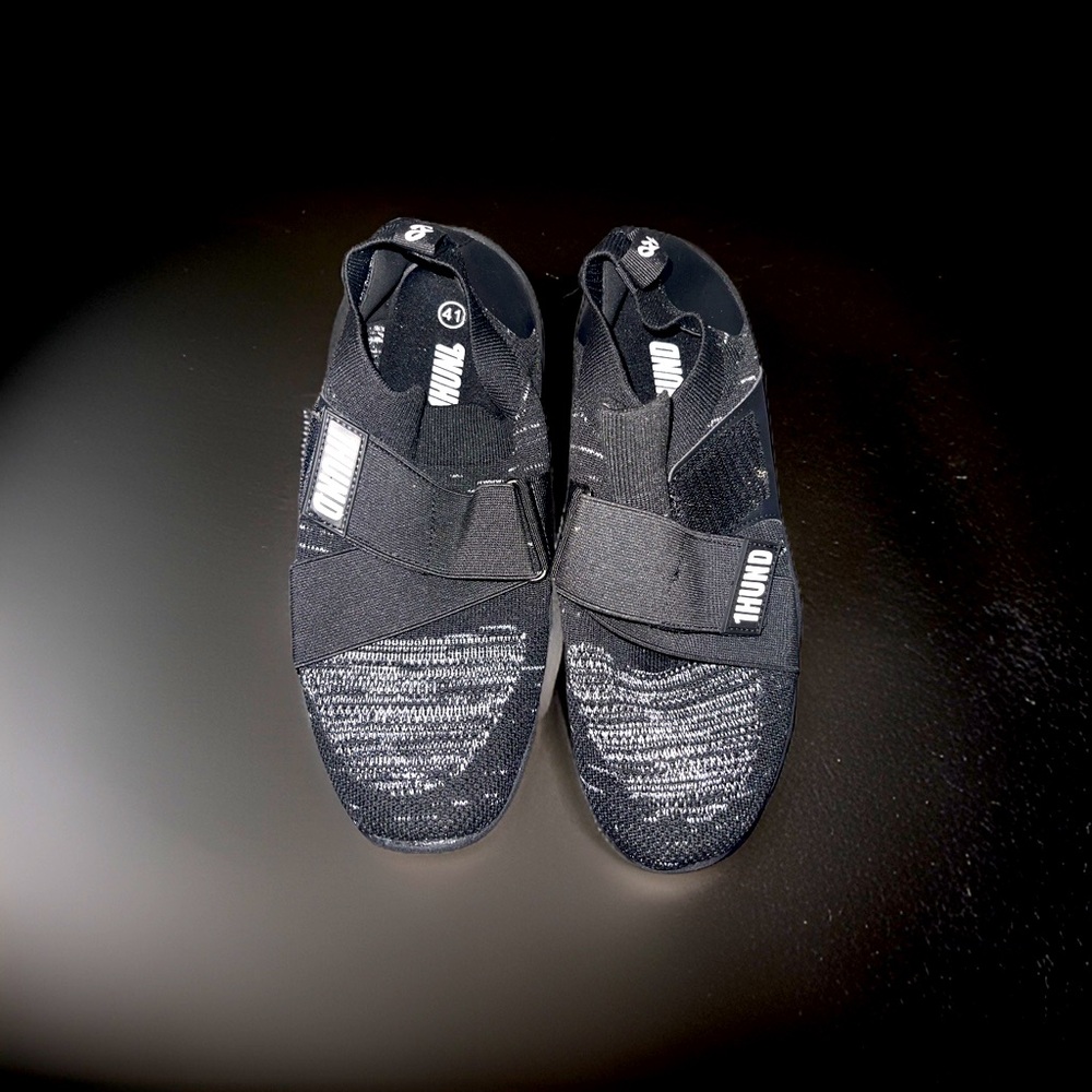 1Hund Lifting Shoes